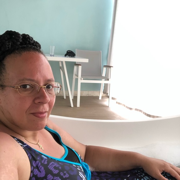 Meet your Posher, Renee - Picture 1 of 1